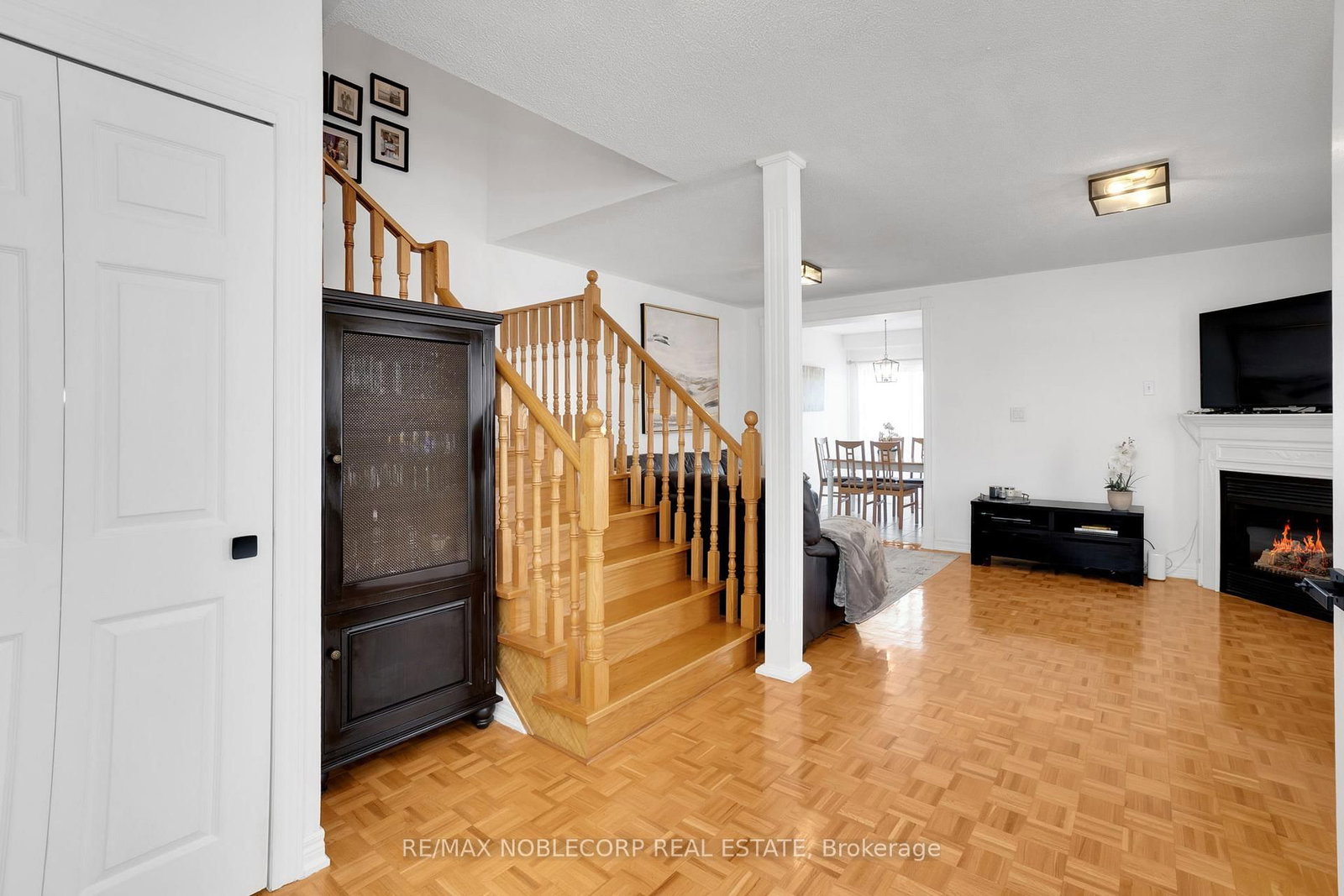 239 Royal Appian Crescent - Photo 6