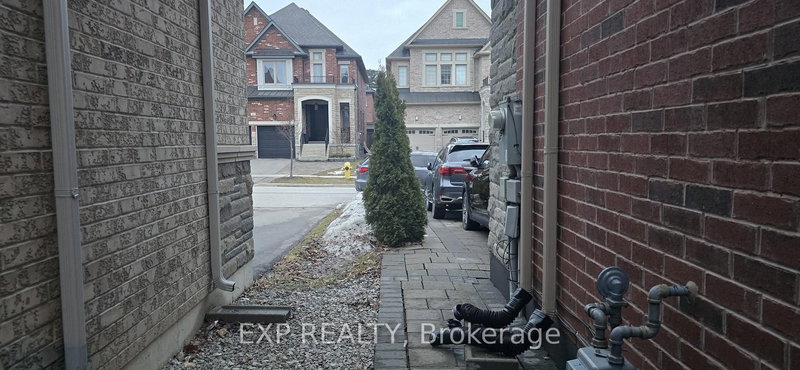 20 Rivoli Dr, Vaughan, L4H 3X2 | Image 2