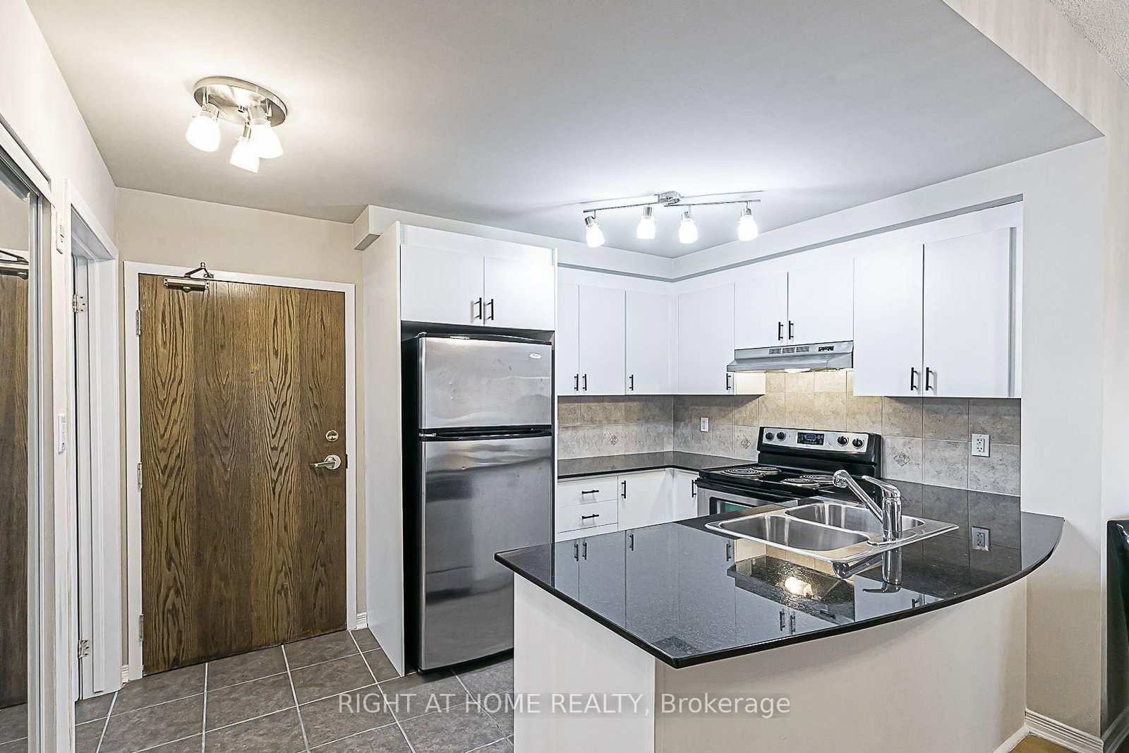 8 Maison Parc Court, Unit 305 - Photo 10