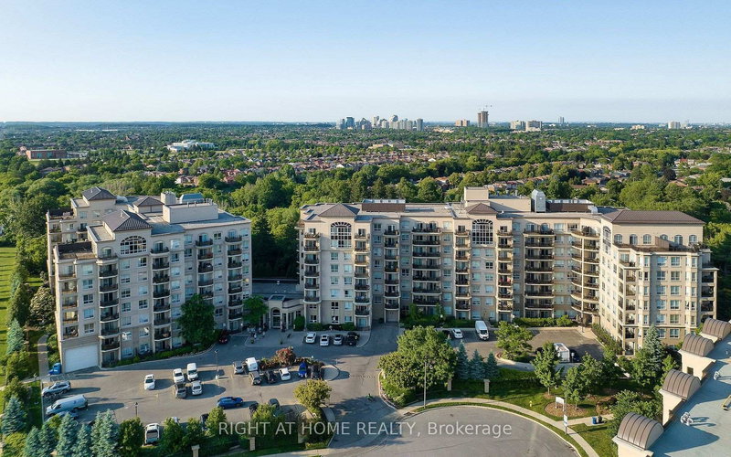 305 - 8 Maison Parc Crt, Vaughan, L4J 9K5 | Image 2