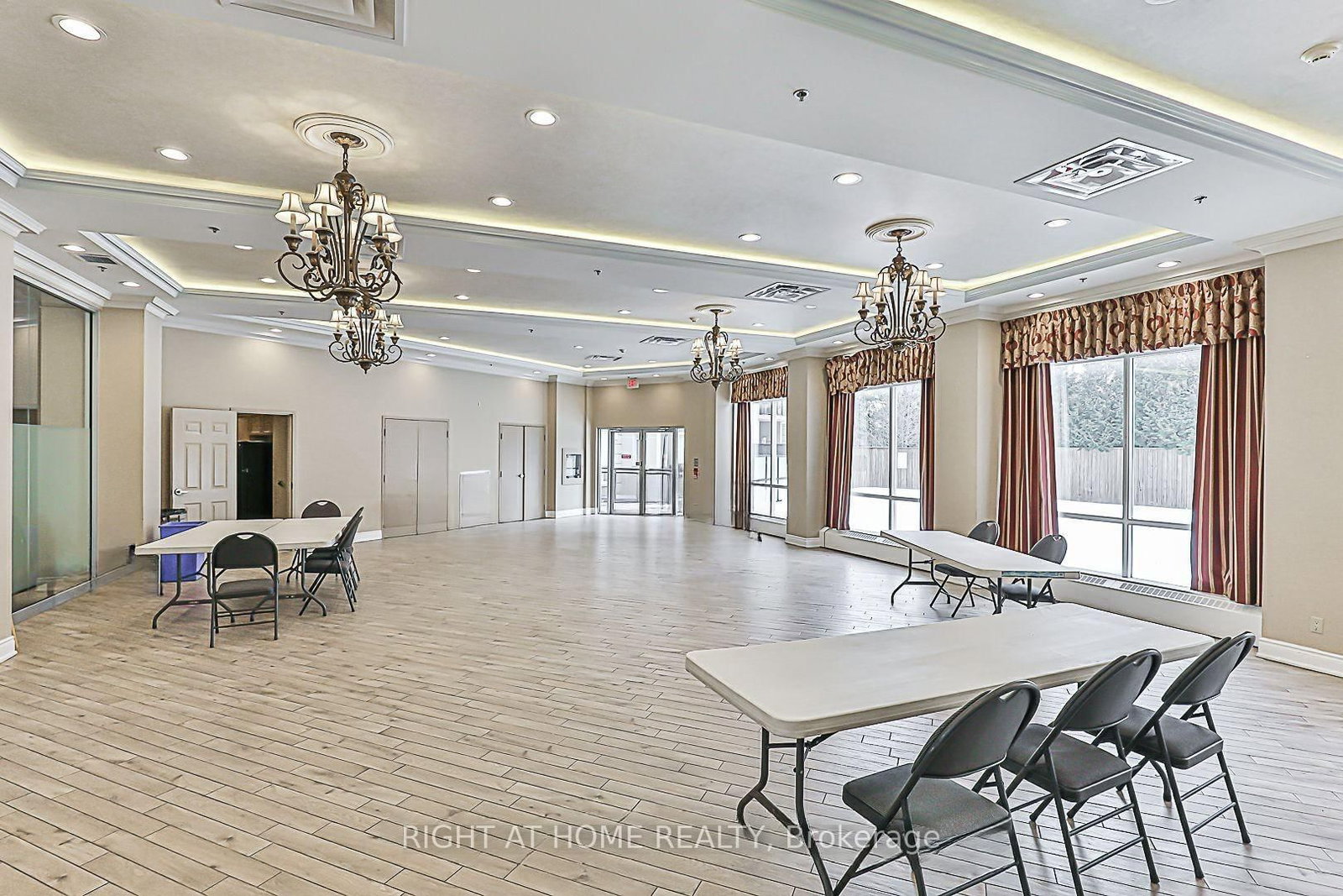 8 Maison Parc Court, Unit 305 - Photo 25