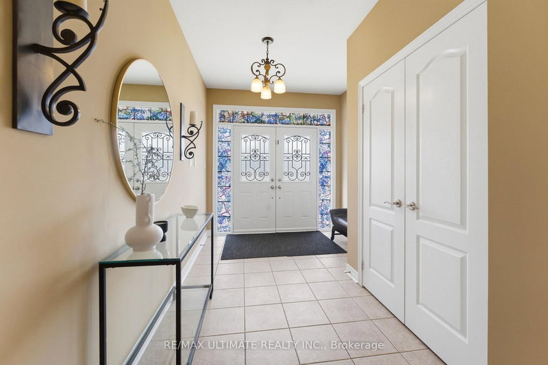 445 Woodspring Ave, Newmarket, L3X 3L1 | Image 2