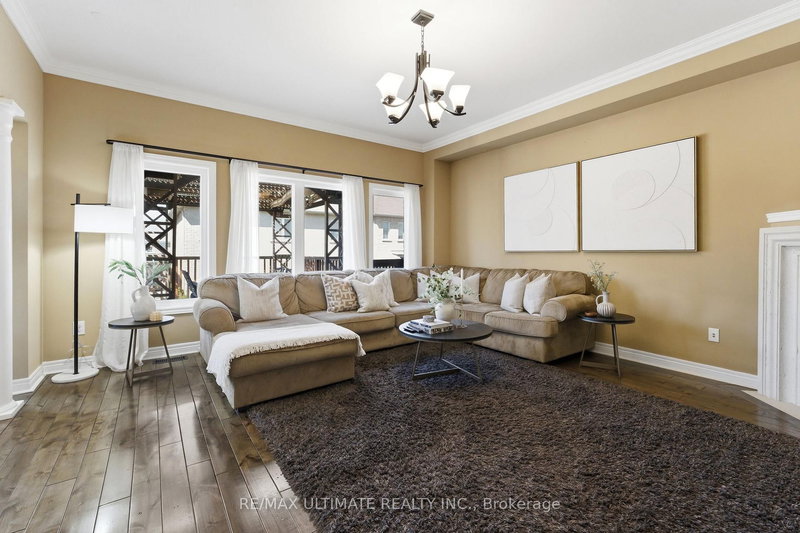 445 Woodspring Ave, Newmarket, L3X 3L1 | Image 3