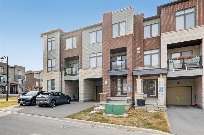 39 Delano Way, Newmarket, L3X 0L4 | Image 3