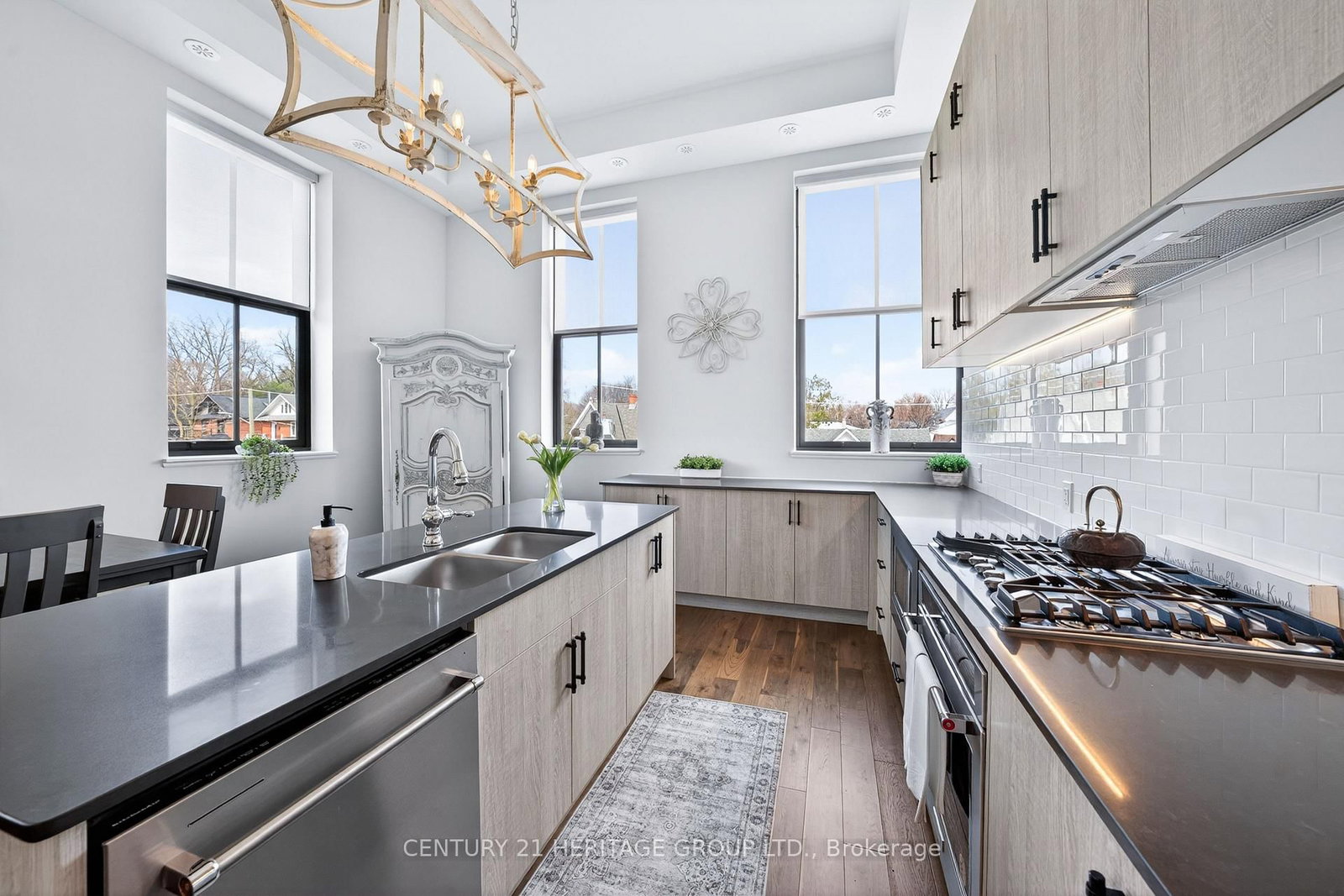 400 Park Avenue, Unit 304 - Photo 9