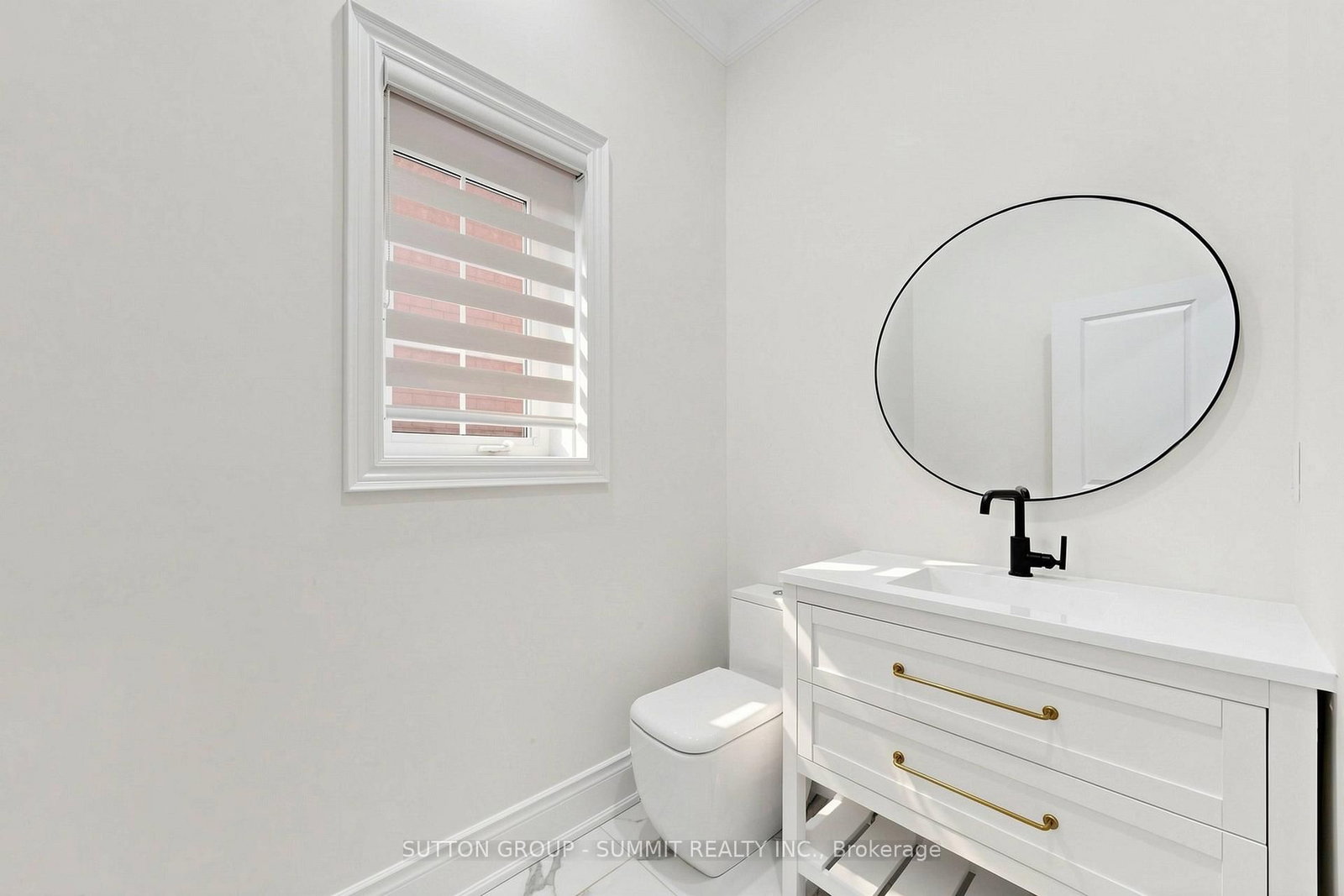 22 PORT ROYAL Avenue, Unit MAIN FLOOR - Photo 12