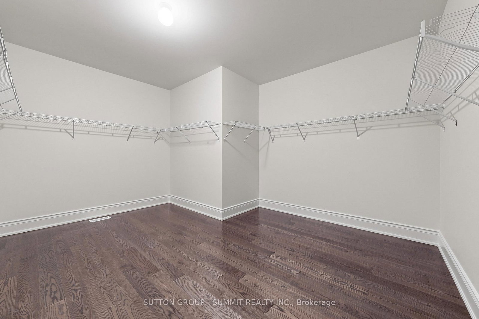 22 PORT ROYAL Avenue, Unit MAIN FLOOR - Photo 17