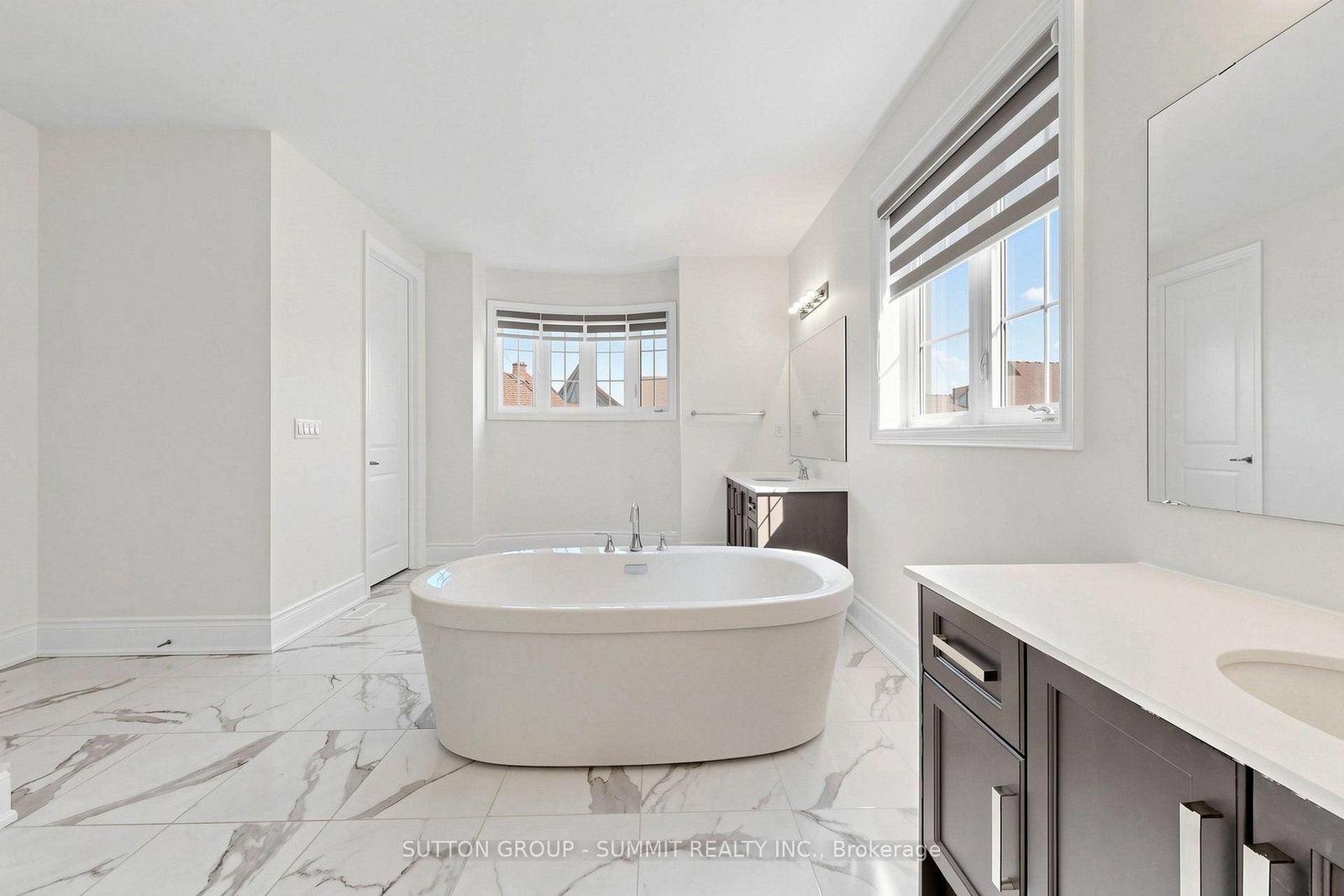 22 PORT ROYAL Avenue, Unit MAIN FLOOR - Photo 18