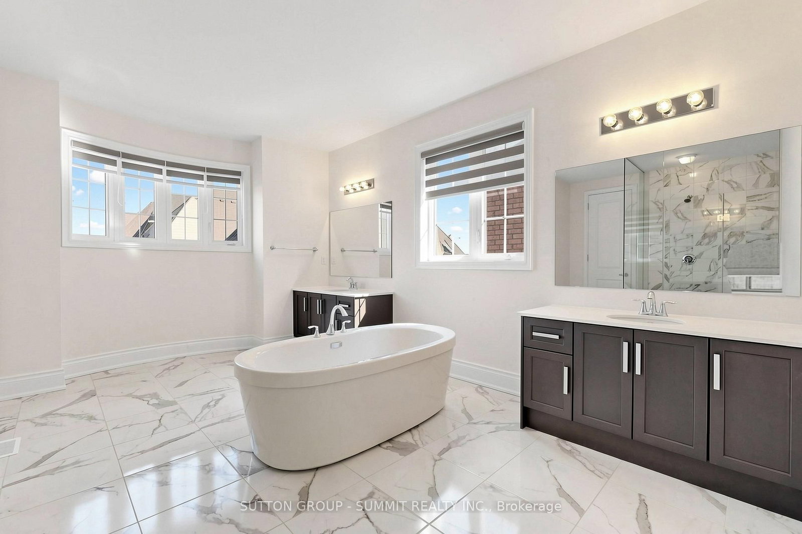 22 PORT ROYAL Avenue, Unit MAIN FLOOR - Photo 19