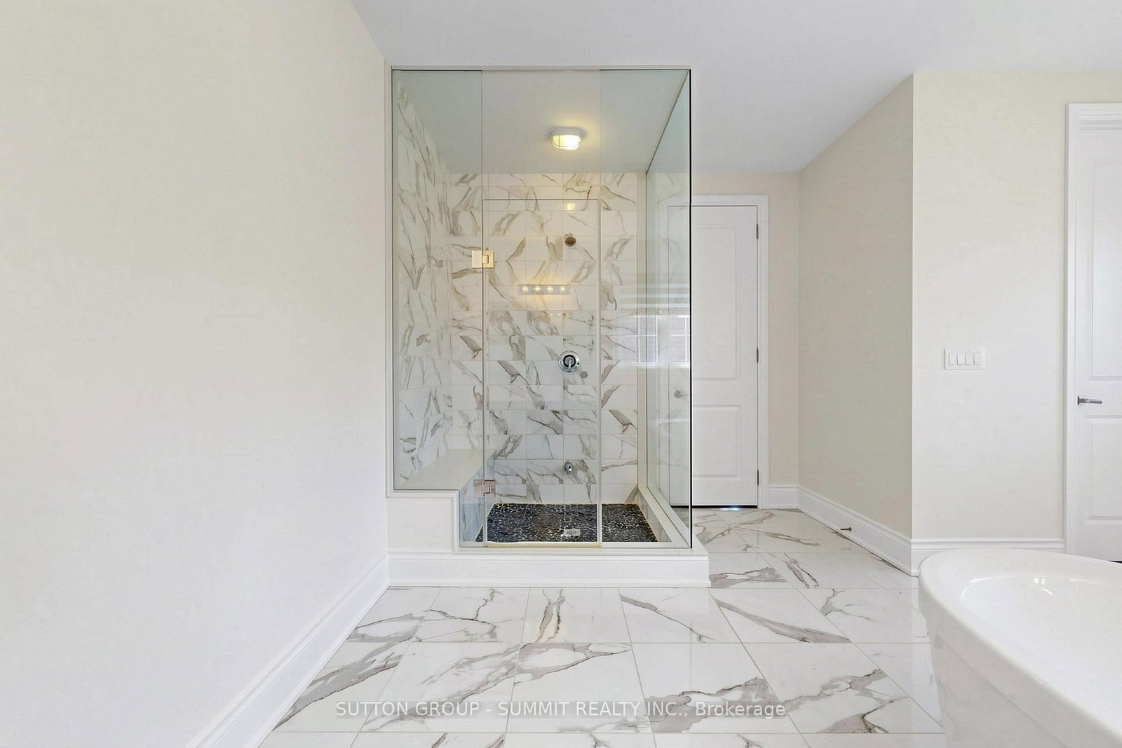 22 PORT ROYAL Avenue, Unit MAIN FLOOR - Photo 20