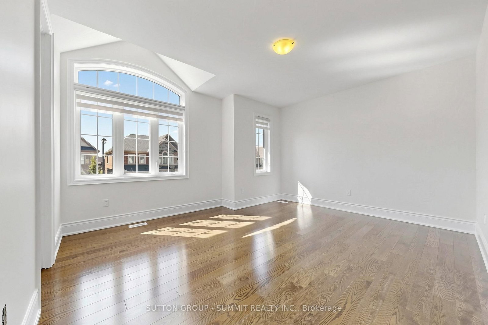 22 PORT ROYAL Avenue, Unit MAIN FLOOR - Photo 22