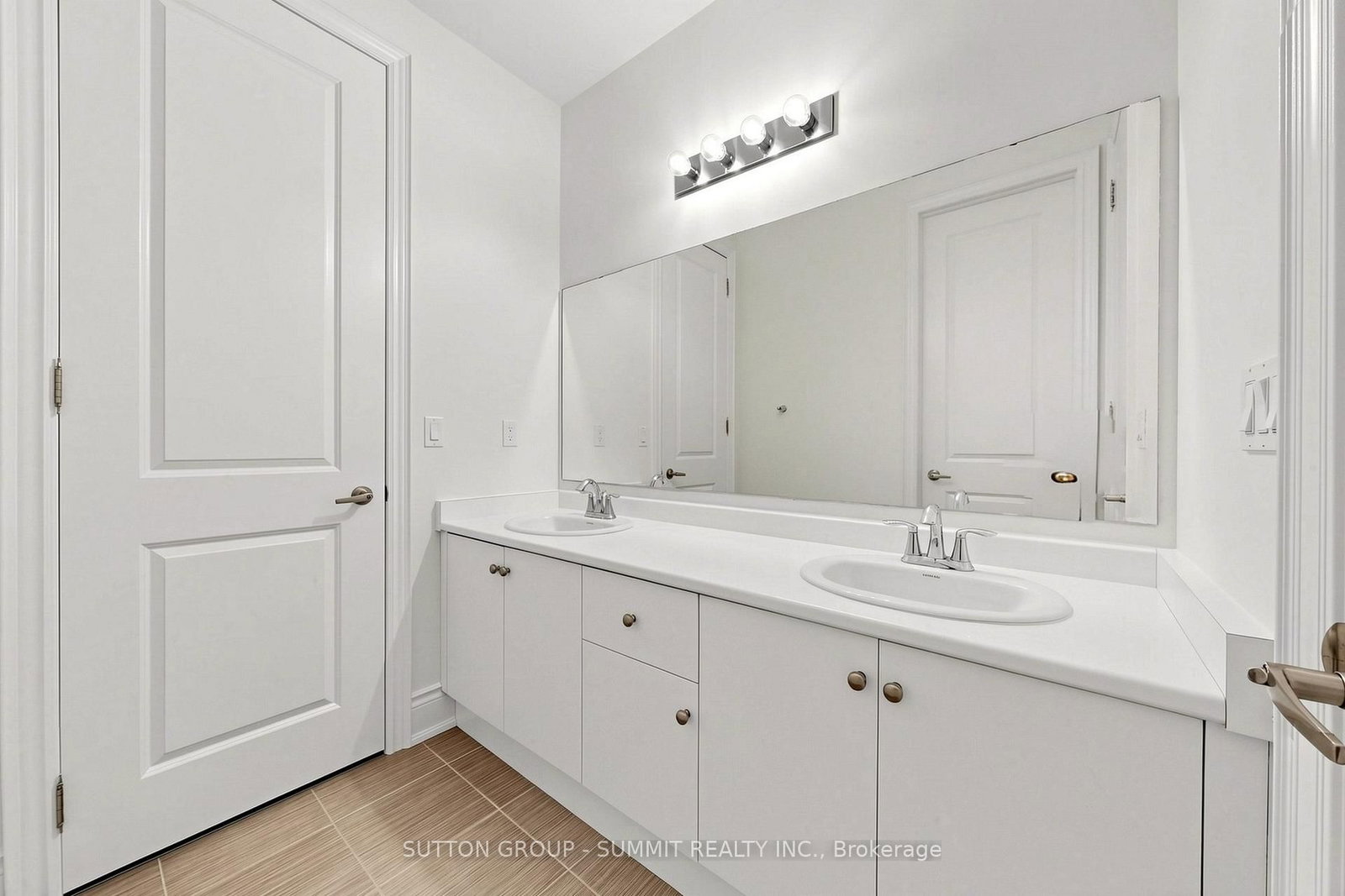 22 PORT ROYAL Avenue, Unit MAIN FLOOR - Photo 24