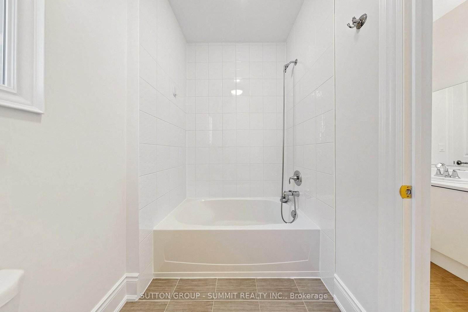 22 PORT ROYAL Avenue, Unit MAIN FLOOR - Photo 25