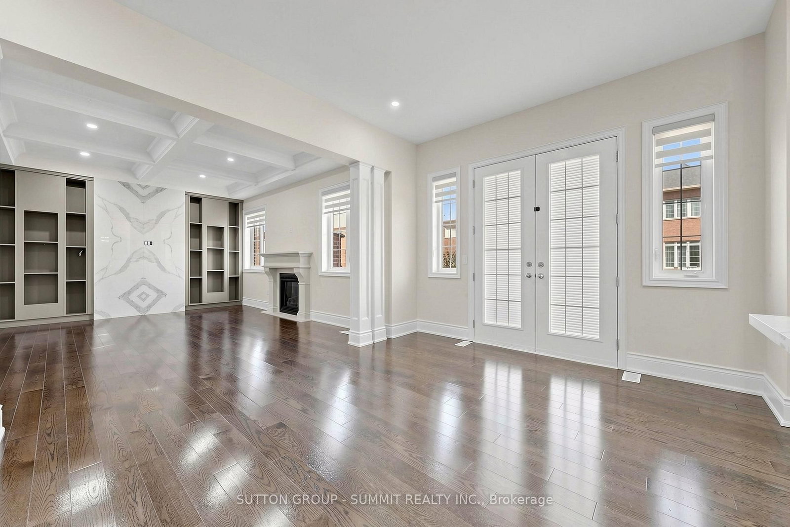 22 PORT ROYAL Avenue, Unit MAIN FLOOR - Photo 7