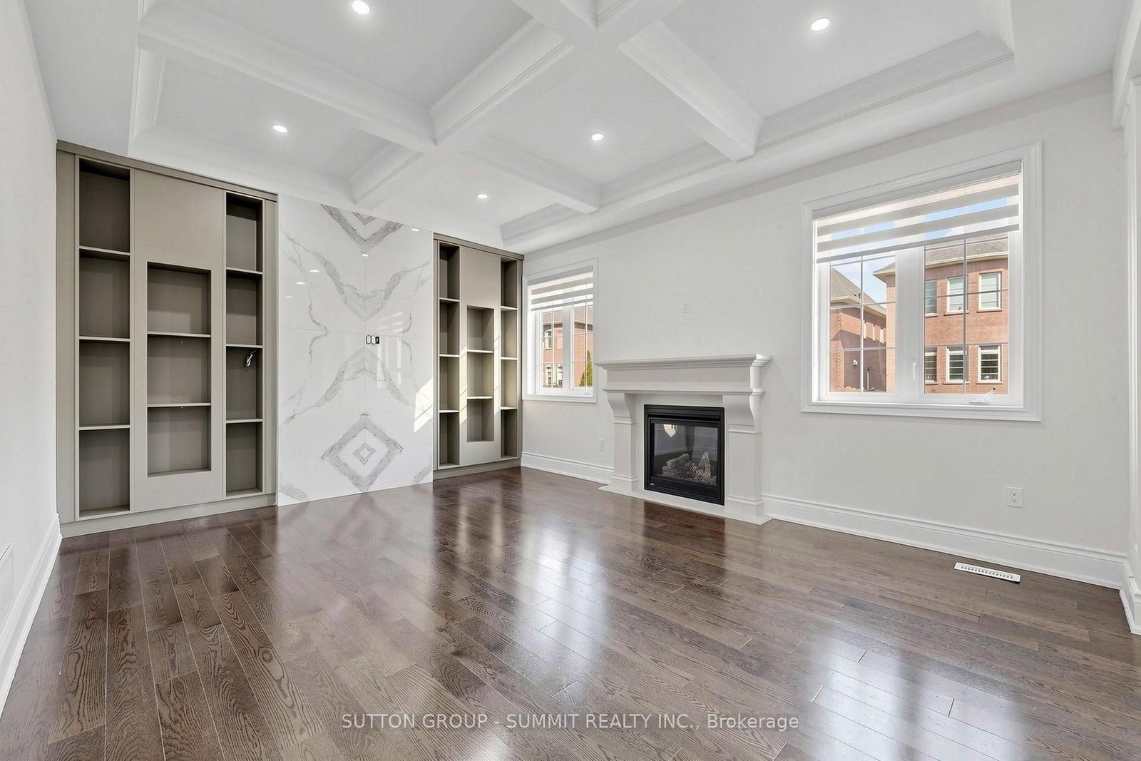 22 PORT ROYAL Avenue, Unit MAIN FLOOR - Photo 9