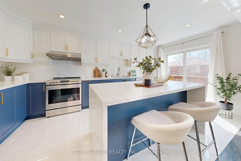 880 Isaac Phillips Way, Newmarket, L3X 2Y8 | Image 2