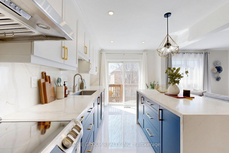 880 Isaac Phillips Way, Newmarket, L3X 2Y8 | Image 3