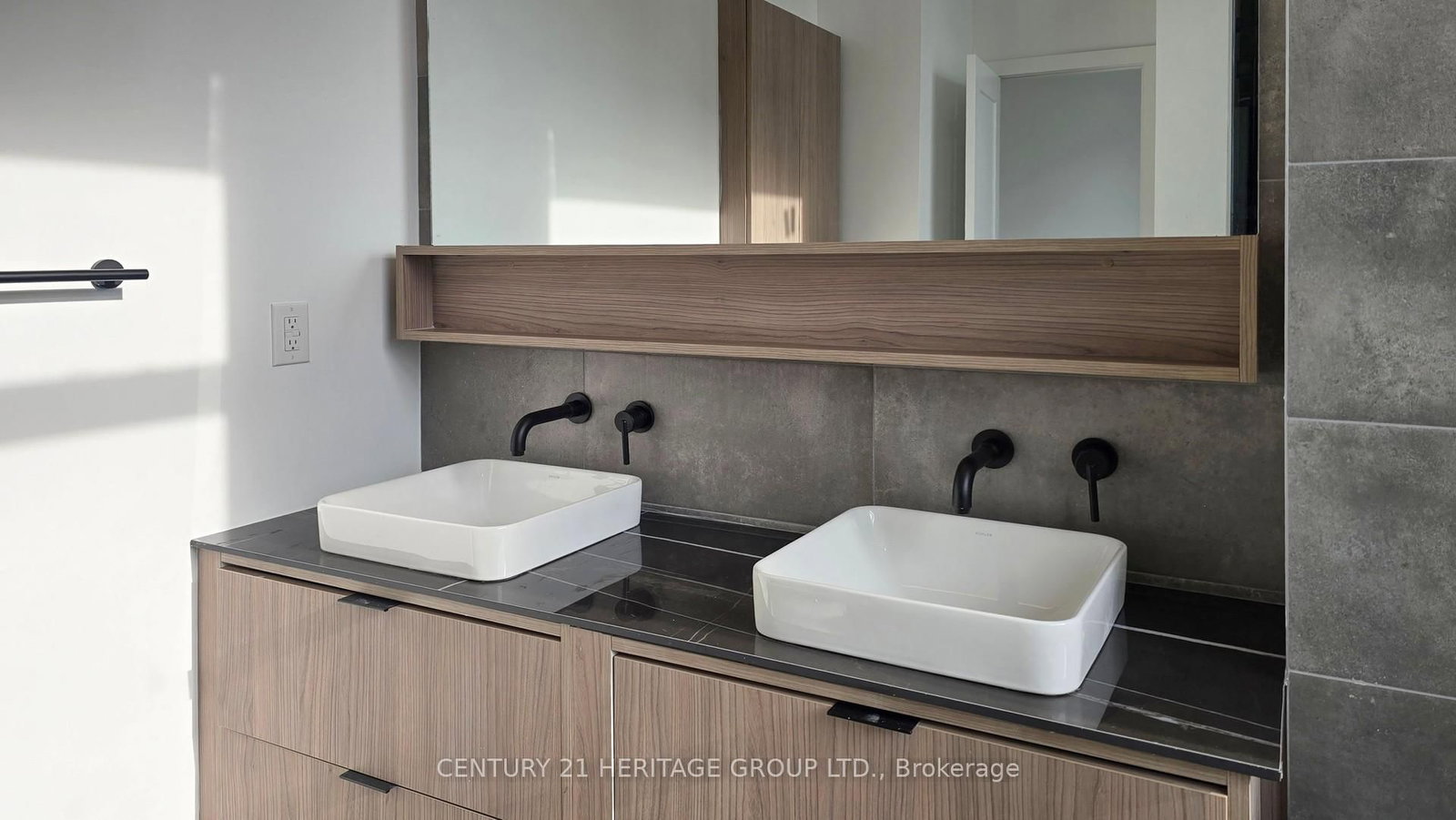 8888 Yonge Street, Unit 1205 - Photo 23