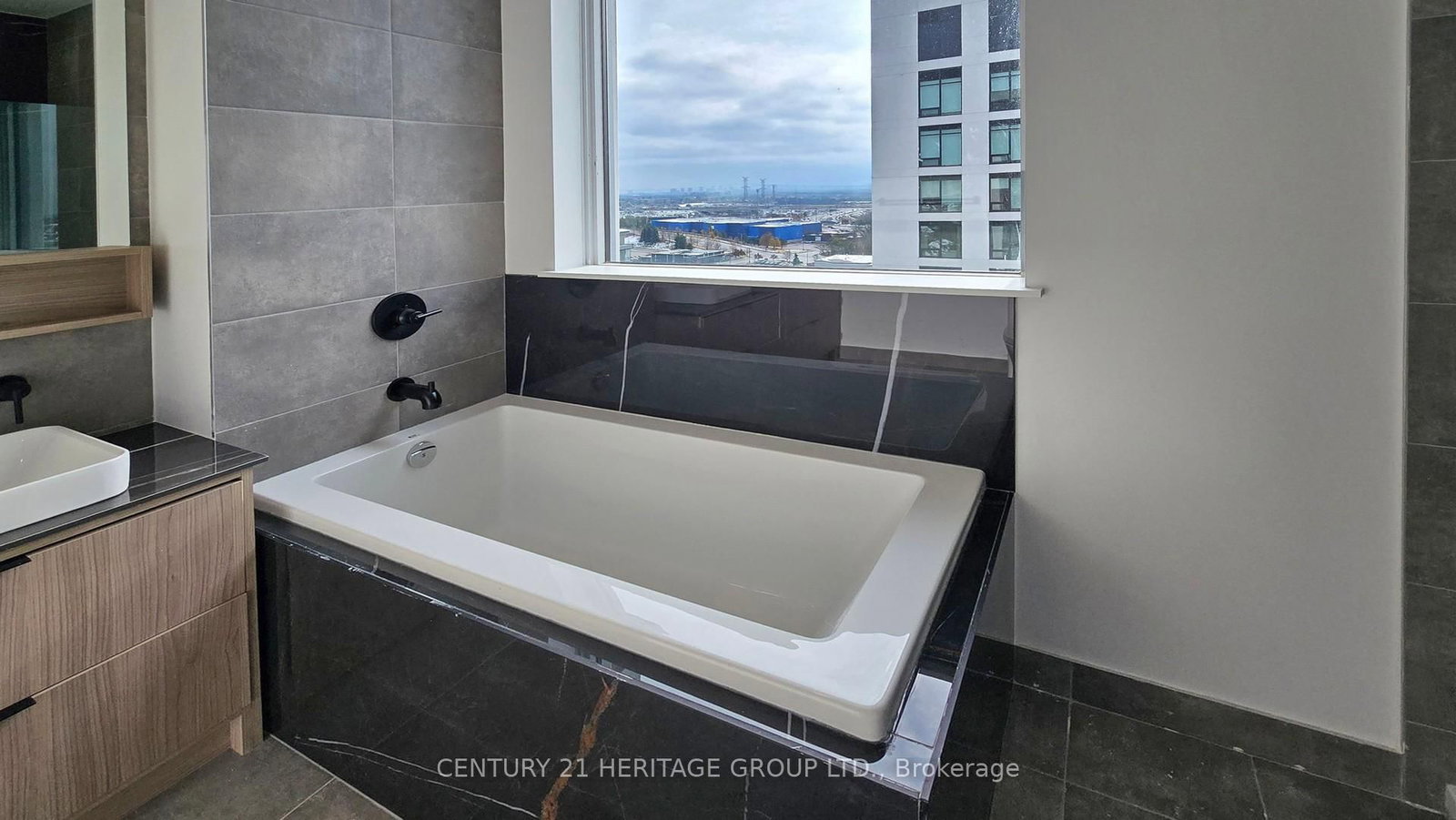 8888 Yonge Street, Unit 1205 - Photo 24