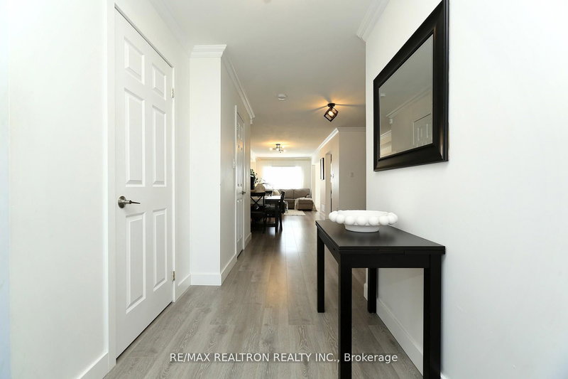 376 Rannie Rd, Newmarket, L3X 2N3 | Image 3