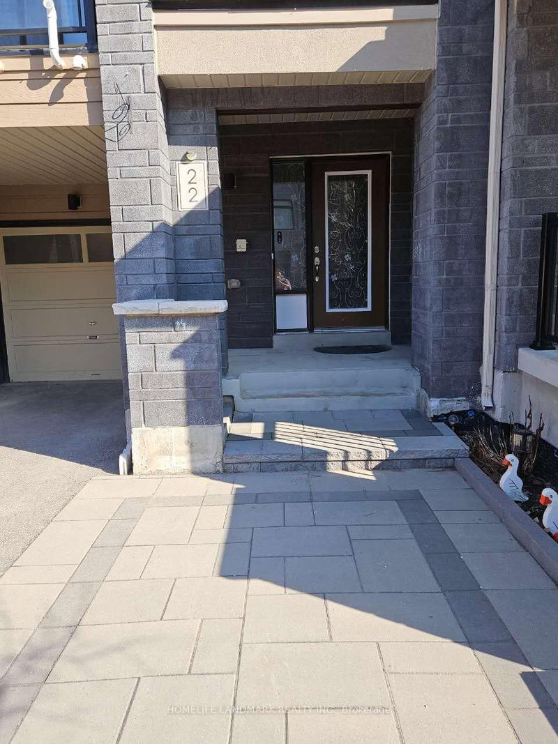 22 Vantage Loop, Newmarket, L3X 0K6 | Image 2