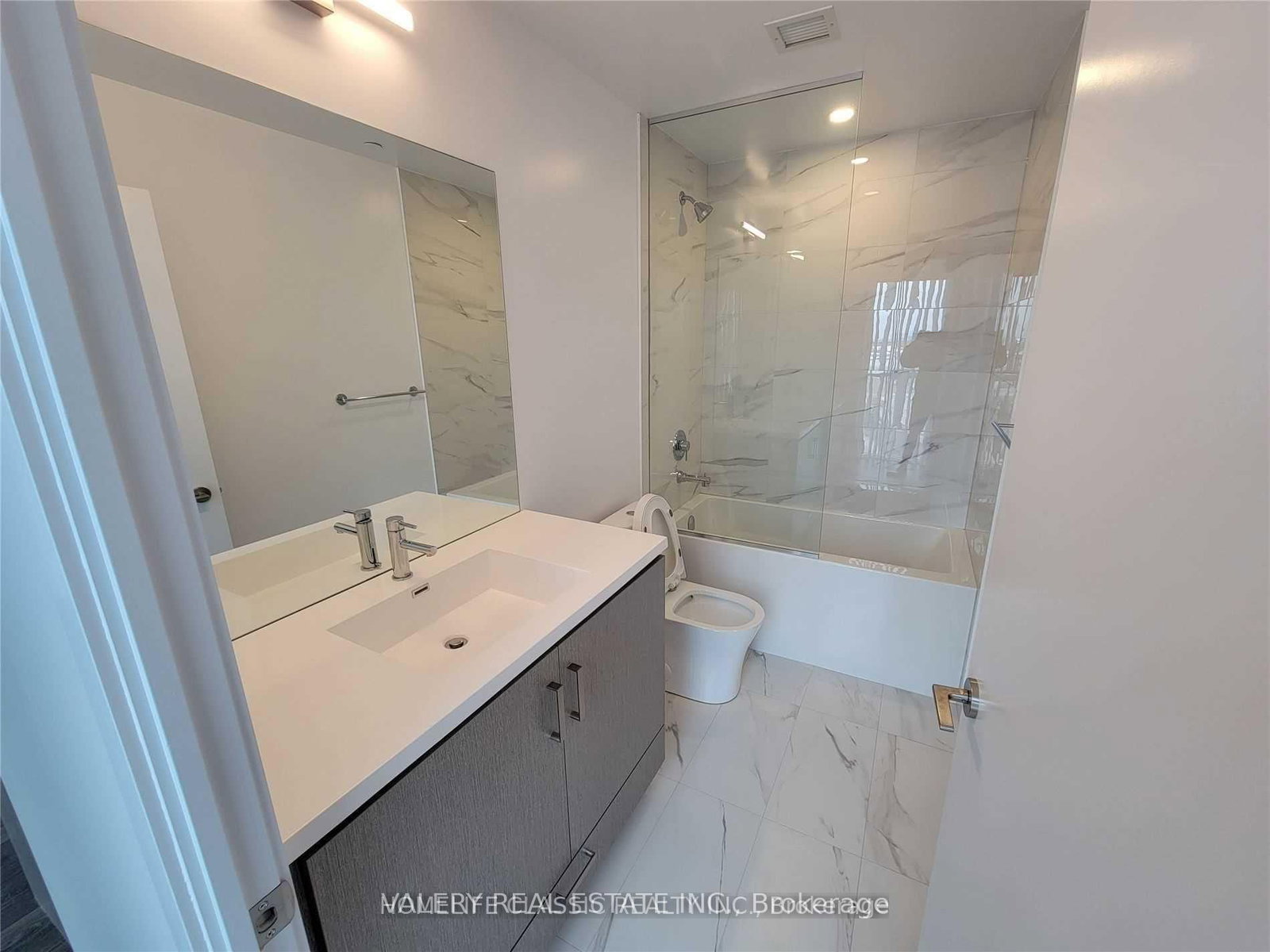 38 Honeycrisp Crescent N, Unit 816 - Photo 4