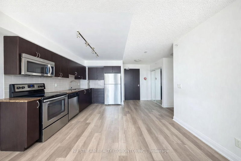 721 - 372 Hwy 7 E, Richmond Hill, L4B 0C6 | Image 2