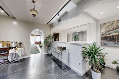 15231 Yonge Street — more photos