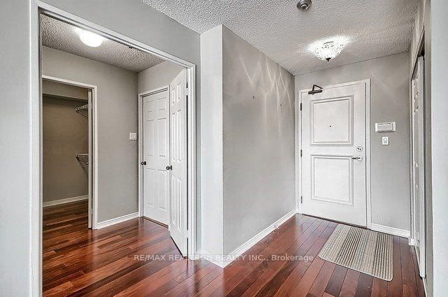 517 - 14924 Yonge St, Aurora, L4G 6H7 | Image 3