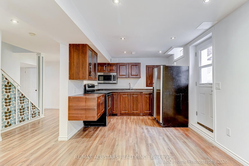 6 Amberview Dr, Georgina, L4P 3X6 | Image 3