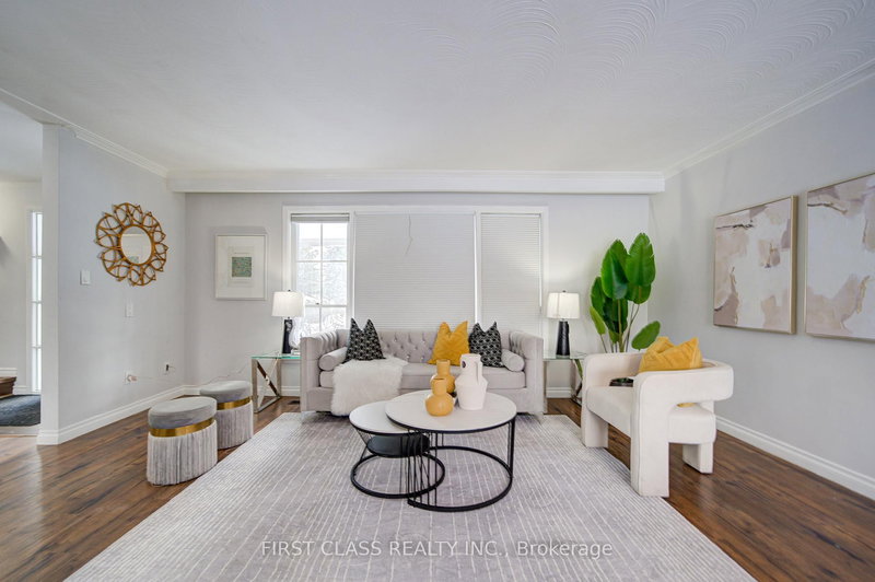 126 Sherwood Forest Dr, Markham, L3P 1R1 | Image 2