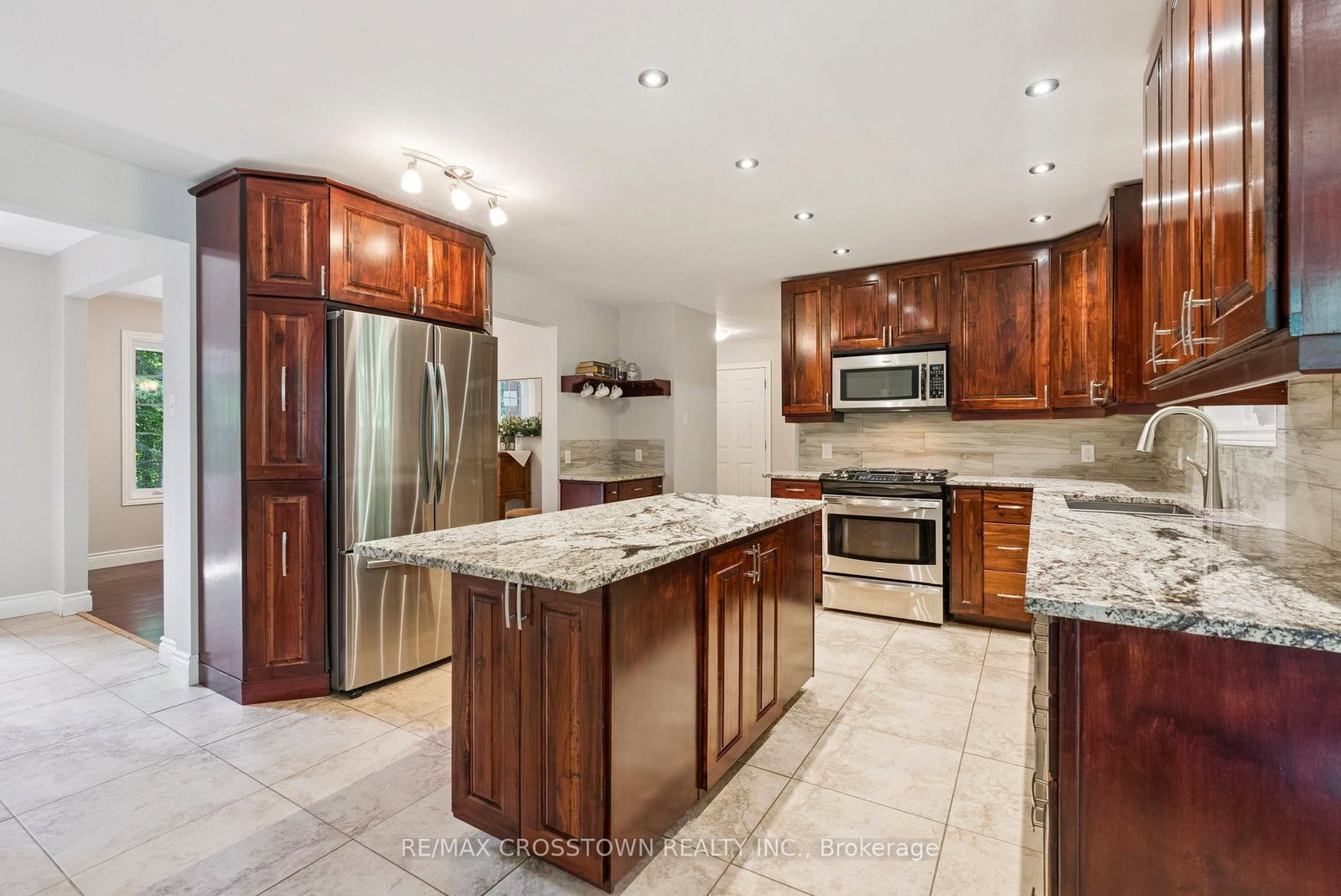 Detached House sold at 19 Gillespie Trail, Essa, Ontario, L3W 0V1 - Rural Essa - MLS: N13038136