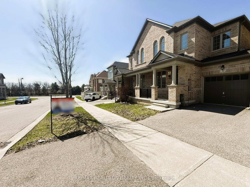 8 James Glover Dr, Markham, L6C 0W1 | Image 3