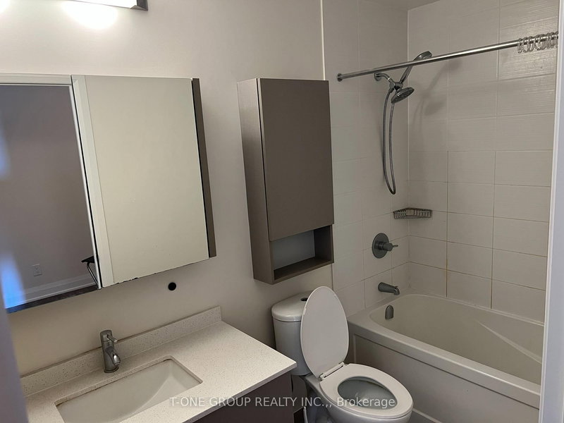 723 - 28 Uptown Dr, Markham, L3R 5M8 | Image 3