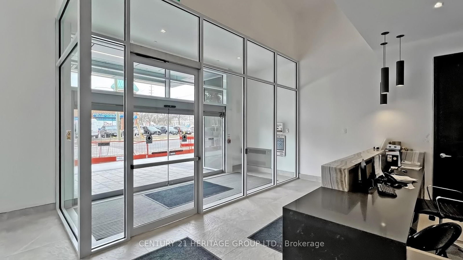 8888 Yonge Street, Unit 1205 - Photo 4