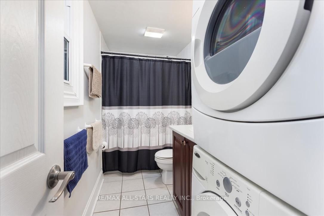 387 Ontario Street, Unit Main Floor - Photo 10