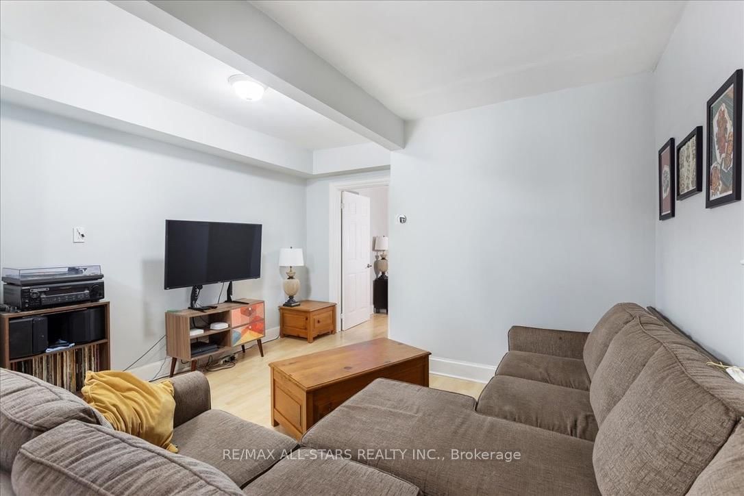 387 Ontario Street, Unit Main Floor - Photo 11