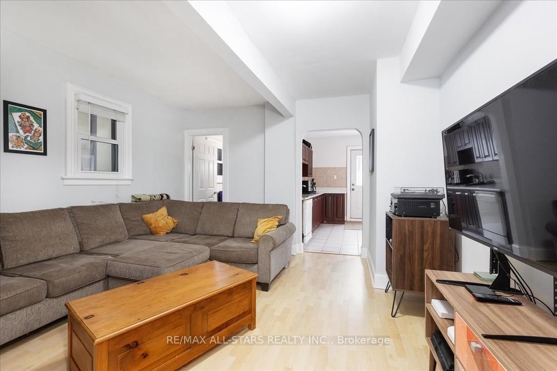 387 Ontario Street, Unit Main Floor - Photo 12