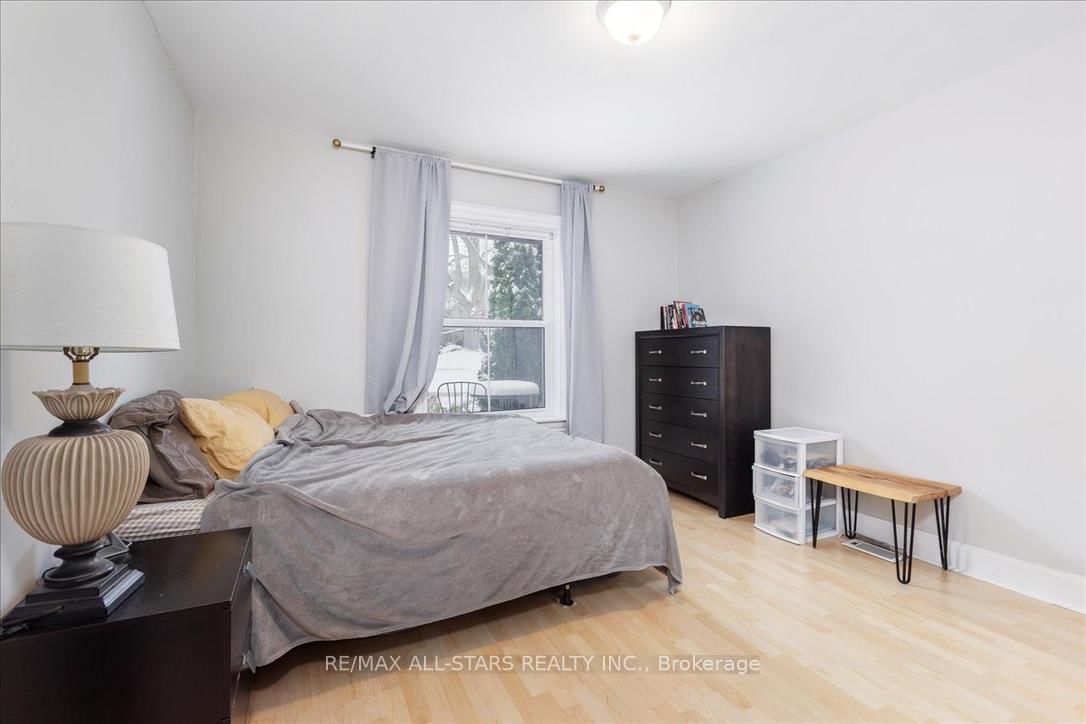 387 Ontario Street, Unit Main Floor - Photo 13