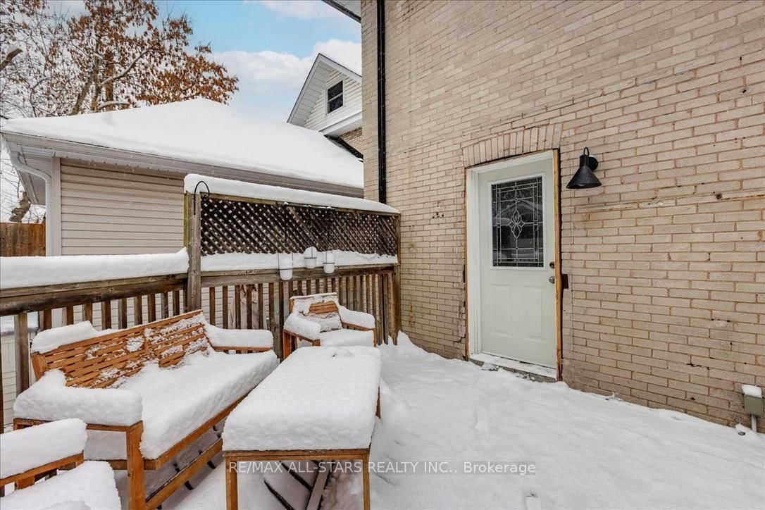 387 Ontario Street, Unit Main Floor - Photo 16