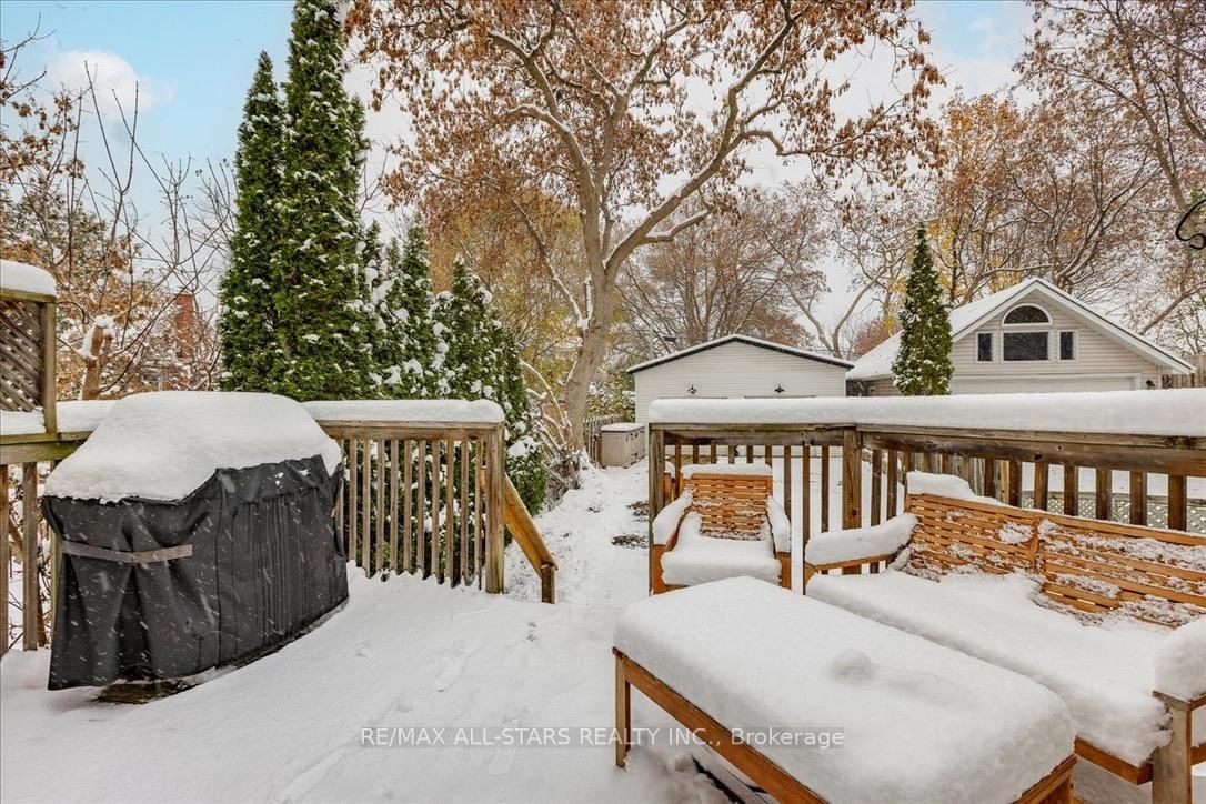 387 Ontario Street, Unit Main Floor - Photo 17