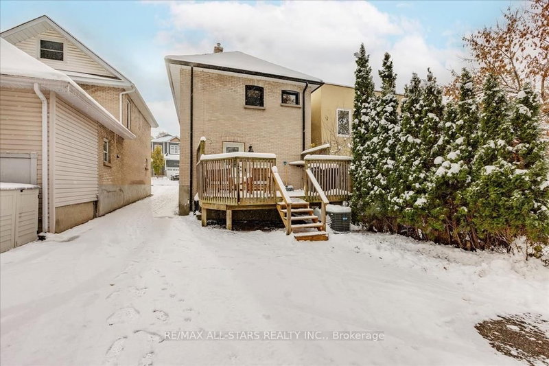 Main Floor - 387 Ontario St, Newmarket, L3Y 2K5 | Image 3