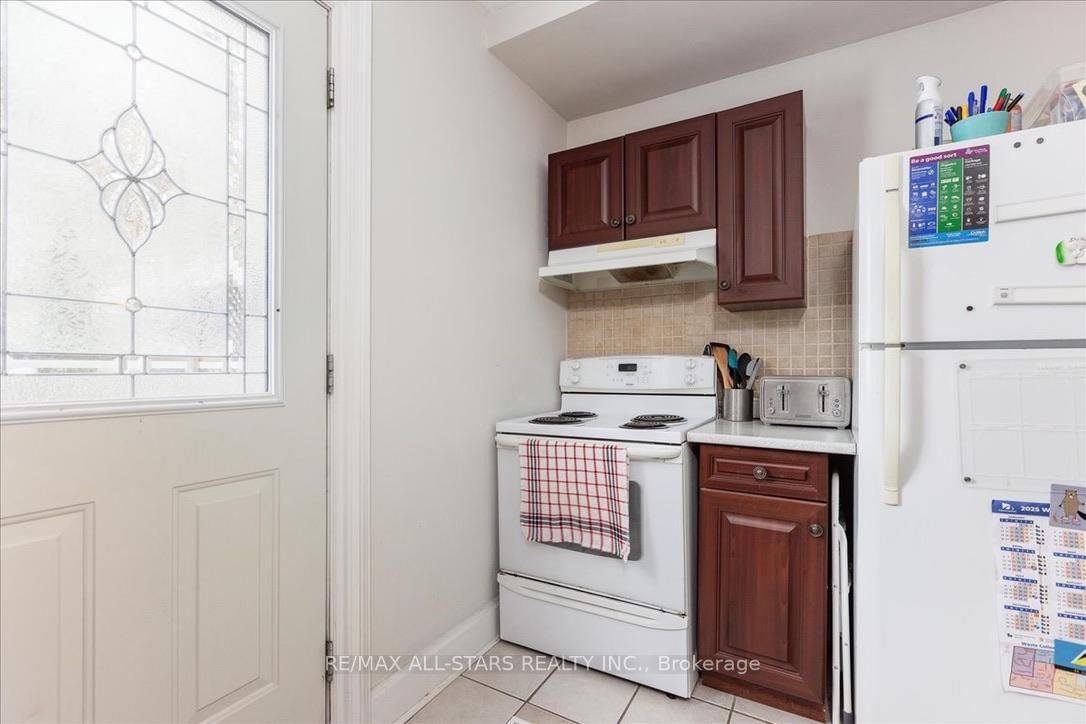 387 Ontario Street, Unit Main Floor - Photo 8