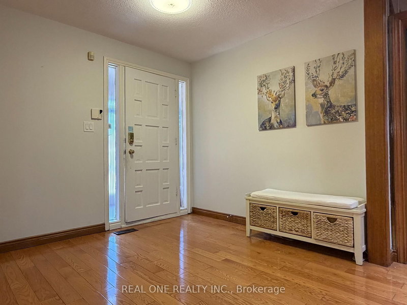 14 Empringham Cres, Markham, L3R 3G1 | Image 3