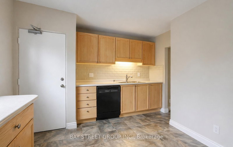 Main - 66 Walter Ave, Newmarket, L3Y 2T3 | Image 2