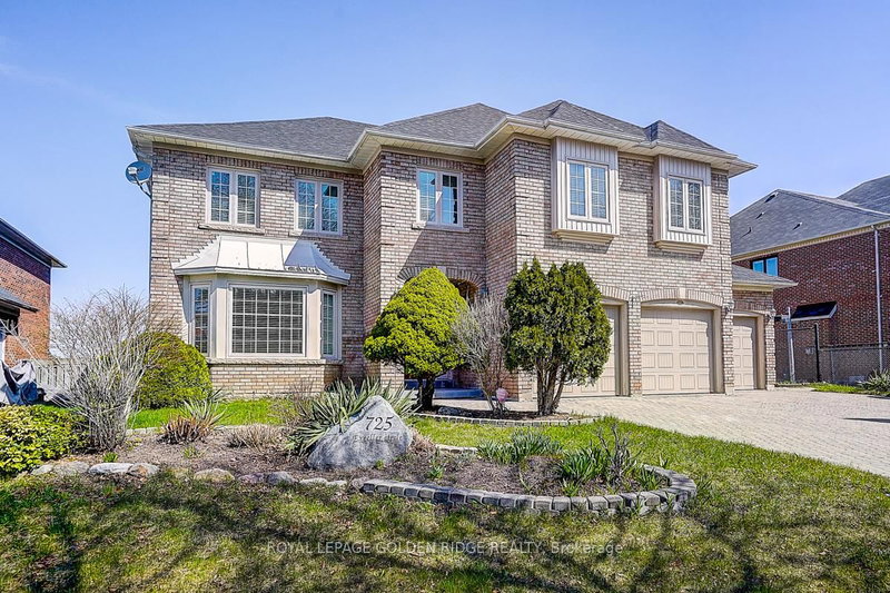 725 Exceller Circ, Newmarket, L3X 1P4 | Image 2