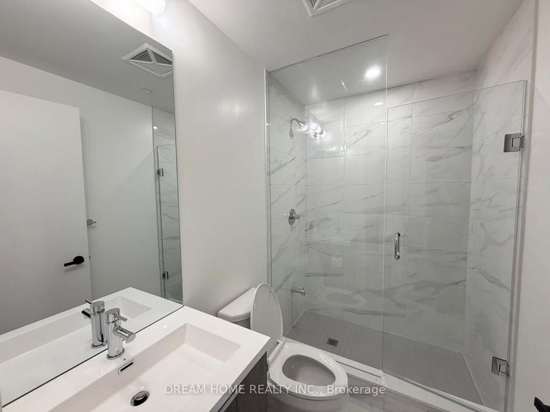 2921 - 8 Interchange Way, Vaughan, L4K 5Z7 | Image 3