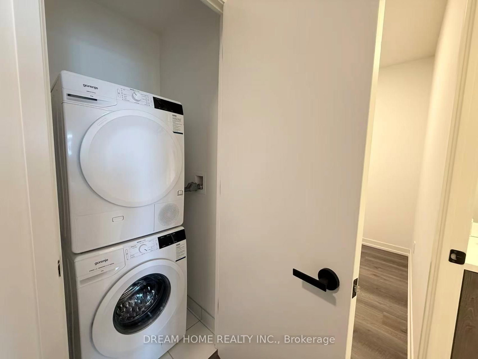 8 Interchange Way, Unit 2921 - Photo 4