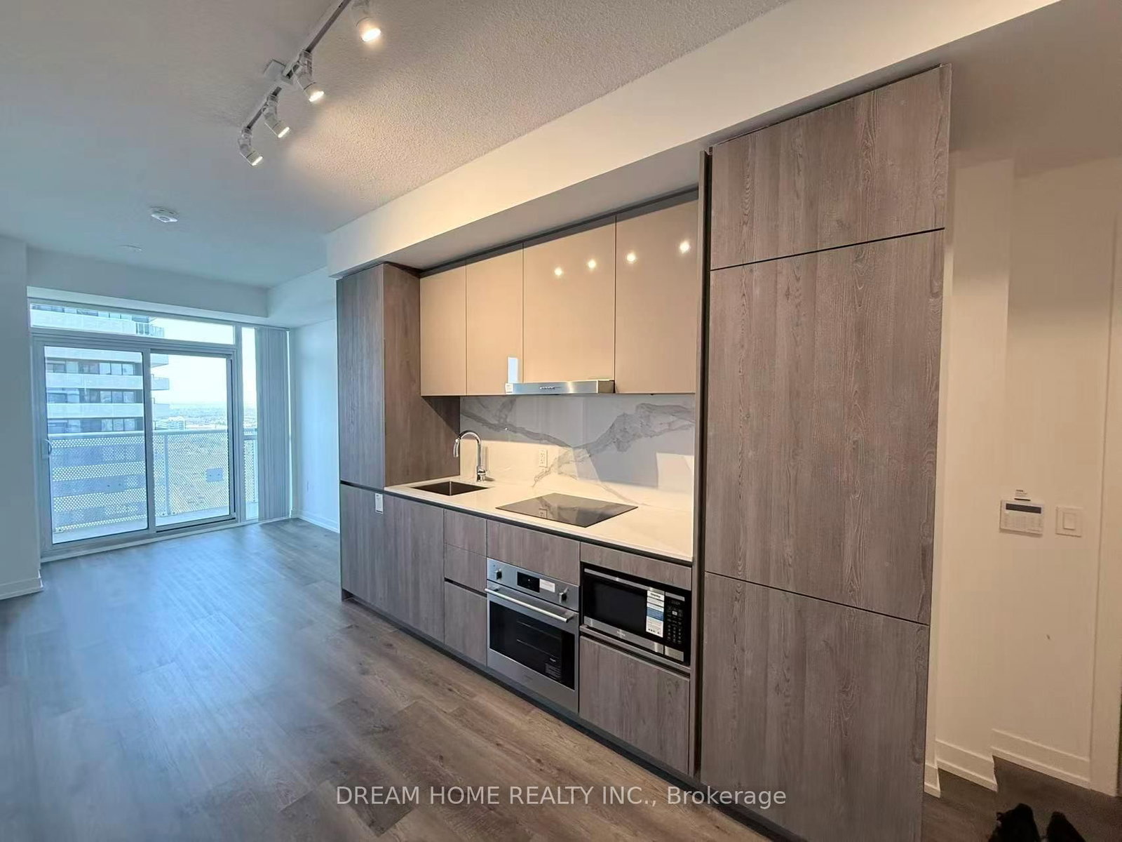 8 Interchange Way, Unit 2921 - Photo 6