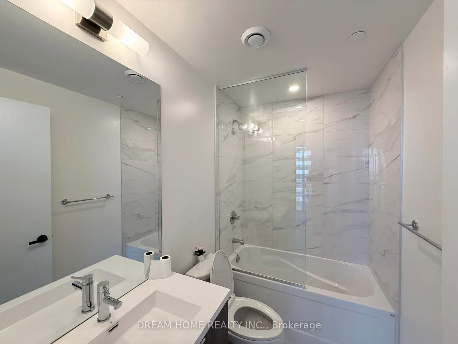 8 Interchange Way, Unit 2921 - Photo 8